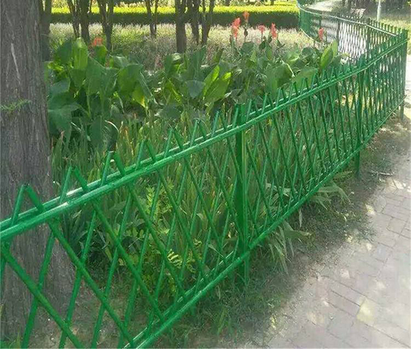  草坪圍欄